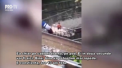 A vrut sa-si faca un selfie, dar a cazut pe cablurile de inalta tensiune. O fata de 13 ani din Rusia a suferit arsuri, dupa ce a urcat pe un pod pentru a-si face o poza, dar s-a prabusit peste niste cabluri de electricitate - VIDEO