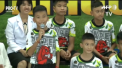 Cei 12 fotbalisti thailandezi si antrenorul lor, care au stat blocati intr-o pestera mai bine de doua saptamani au povestit cum au reusit sa supravietuiasca si prin ce incercari au trecut - VIDEO