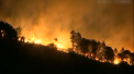 E parjol in Spania, unde incendiile de vegetatie mistuie hectare intregi de padure. Sute de pompieri si 21 de aeronave participa la operatiunea de stingere a flacarilor - VIDEO