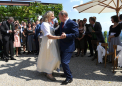 Momentul in care Vladimir Putin a dansat cu Karin Kneissl. Mesajul scris pe masina miresei - GALERIE FOTO
