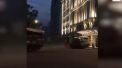Momentul in care un lansator de rachete de tip BUK, a intrat intr-un centru comercial din Kiev: nu a incaput pe drum - VIDEO