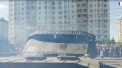 Ghinion la o parada militara desfasurata in orasul rus Kursk. Un tanc s-a rasturnat in momentul in care militarii incercau sa-l urce pe un trailer - VIDEO