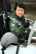 Prima femeie pilot de vanatoare din Japonia. Povestea tinerei de 26 de ani care se visa in "Top Gun" - GALERIE FOTO