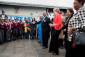 Theresa May a dansat cu cativa elevi in Africa de Sud. Glumele aparute pe seama ei ulterior - VIDEO