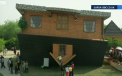 Cum arata casa ce este construita cu susul in jos. Turistii care intra in ea spun ca au ameteli