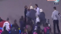 O faza de care rar mai vezi in fotbal. Un meci din Brazilia a fost suspendat din cauza fanilor care au aruncat cu torte in directia bancii de rezerve a echipei oaspete - VIDEO