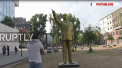 O statuie a lui Recep Erdogan, ridicata in centrul unui oras din Germania, a starnit controverse. Cineva a scris pe ea o injuratura si a pus o lumanare cu mesajul Libertate presei - VIDEO
