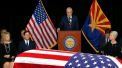 Ceremonie impresionanta in Arizona, unde au fost aduse ultimele omagii pentru fostul senator american John McCain. Trupul neinsufletit al senatorului a fost dus pentru o ceremonie funerara privata - VIDEO