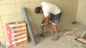 In loc de activitati in grupe si jocuri la teren, se lipesc tapete si se dau geamurile cu vopsea. Sase gradinite din capitala raman inchise: lucrarile de reparatie nu s-au incheiat la timp - VIDEO