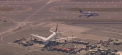 Un avion care a aterizat la New York, pus sub carantina dupa ce 100 de pasageri s-au simtit rau - VIDEO
