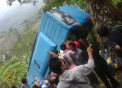 Accident cu cel putin 21 morti, in Indonezia. Un autocar cu turisti a cazut in prapastie - VIDEO