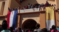Ploaie de bani intr-un oras din Paraguay. Traditie veche de sute de ani la care participa doar copiii