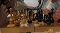 Nu pot vedea lumina zilei, dar joaca sah ca niste profesionisti. Mai multe persoane cu dizabilitati s-au adunat in aceste zile la o tabara de odihna de la Balti, si si-au incercat puterile la Campionatul de Sah pentru nevazatori - VIDEO