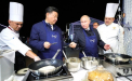 Vladimir Putin, la cratita. Liderul rus a gatit clatite la intalnirea cu Xi Jinping - VIDEO