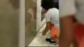 Un profesor din SUA si-a folosit copilul ca sa fure. Imaginile filmate intr-un mall