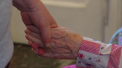 Romancele devenite badante, banuite de soti ca si-au refacut viata peste hotare, desi in continuare trimit bani. Cand mama pleaca, primii care pierd sunt copiii. Nu o mai vad cu anii si sunt fortati sa se maturizeze rapid - VIDEO