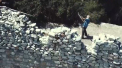 Un barbat din Kazahstan construieste un castel din piatra, chiar in munti. Lucrarile, incepute inca acum 30 de ani, sunt pe ultima suta de metri - VIDEO