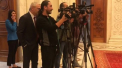 Ce facea Dragnea in spatele unor jurnalisti. Comportament bizar al liderului PSD - VIDEO