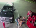 Mama si fiica, snopite in bataie de o tanara de 18 ani. Camerele de supraveghere au surprins incidentul - VIDEO