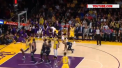 LeBron James, a jucat primul meci de pe teren propriu, pentru noua sa echipa, Los Angeles Lakers. Jucatorul a reusit sa inscrie si primul slam dunk pentru formatia din California - VIDEO