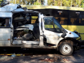 13 oameni au murit, iar unul a fost grav ranit in cumplitul accident din Rusia, dupa ce un microbuz de ruta a intrat in plina viteza pe contrasens si s-a izbit de un autobuz. Filmul accidentului - VIDEO