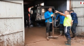 Gest impresionant al tenismanului spaniol, Rafael Nadal. Incaltat in cizme de cauciuc, acesta a dat o mana de ajutor locuitorilor din Mallorca - VIDEO