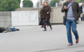 Cat de importante sunt aparentele? Reactia oamenilor atunci cand vad un barbat in costum si un "cersetor" ca lesina pe strada