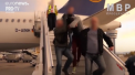 Individul suspectat ca ar fi violat-o si ucis-o pe jurnalista Viktoria Marinova, extradat in Bulgaria. Acesta a ajuns cu mainile incatusate pe aeroportul din Sofia - VIDEO