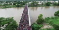 Criza a imigrantilor in America. O coloana uriasa de oameni se indreapta din Honduras spre granita SUA - VIDEO