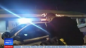 Cum a reusit o femeie sa fuga cu masina politistilor, desi avea catusele la maini - VIDEO