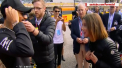 A facut o tura cu multiplul campion de Formula 1. O actrita britanica, in varsta de 14 ani a acceptat provocarea de a fi copilotul lui Lewis Hamilton - VIDEO