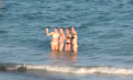 Baie in mare, la final de octombrie. Imaginile surprinse pe o plaja din Constanta - VIDEO