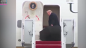 Sa nu stie, oare, Donald Trump cum sa inchida o umbrela? Se intreaba, mai in gluma, mai in serios, jurnalistii de peste ocean - VIDEO