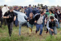 Decizie finala in cazul operatoarei video filmata in 2015 in timp ce lovea migranti - VIDEO