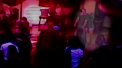 Momentul in care o tanara a sugrumat, printr-o manevra de autoaparare, un bodyguard intr-un club din New York - VIDEO