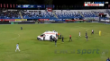 Scene terifiante intr-un meci din Campionatul Romaniei. Un jucator de la Craiova a fost transportat la spital, dupa ce un fotbalist de la Poli Iasi l-a lovit cu antebratul in gat - VIDEO