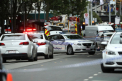 Atac intr-o zona turistica din Melbourne. Un barbat a incendiat o masina, dupa care a injunghiat pietoni