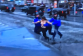 Incident in timp ce masina in care se afla Donald Trump trecea pe Champs-Elysees. Doua activiste Femen, retinute