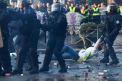 Pretul la carburant starneste revolte, in Franta. 244.000 de oameni, in strada - GALERIE FOTO