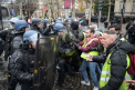 Protestatarii "vestele galbene" au deturnat un miting in Paris. Violente in Franta - VIDEO