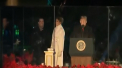 Presedintele Donald Trump si sotia sa Melania au aprins luminitele din pomul de Craciun si au dat start sarbatorilor de iarna - VIDEO