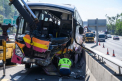 Carnagiu pe sosea: 5 morti si 32 de raniti. Un autocar s-a ciocnit cu un taxi, pe o sosea din China - FOTO