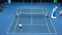Roger Federer a mai stabilit un record. De data aceasta elvetianul a devenit primul tenismen care a petrecut o mie de saptamani la rand in topul 100 al ATP - VIDEO