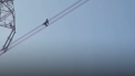 Momente terifiante. Motivul pentru care un barbat s-a urcat pe cablurile de inalta tensiune - VIDEO