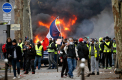 Parisul, invadat de 10.000 de " veste galbene". Mesajul lui Macron dupa violentele soldate cu 135 de raniti - FOTO/VIDEO