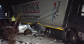 Cinci tineri, printre care si cativa minori au murit in Suceava, dupa ce au intrat cu masina sub un TIR - VIDEO
