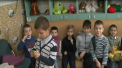 Mos Craciun si-a trimis ajutoarele la un centru pentru copii din familii social-vulnerabile de la Leova. Micutii i-au primit in vizita pe studentii unui colegiu din capitala, care au adus cu ei dulciuri - VIDEO