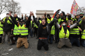 " Vestele galbene" au iesit din nou in strada. Proteste in Franta, chiar inainte de Craciun