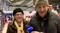 Doi bunici i-au luat nepoatei un cadou de Craciun special: "Un aparat de ras si o crema" - VIDEO