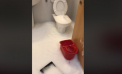 Cosmarul unei femei din Bucuresti. In baie ii refuleaza cantitati uriase de apa cu spuma - VIDEO